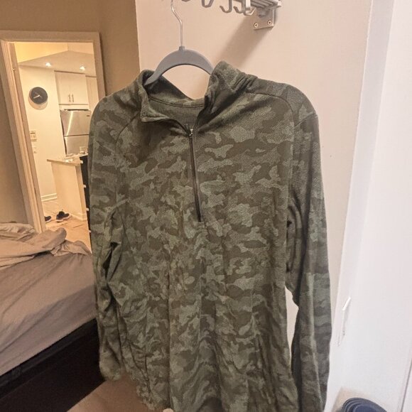 Lululemon Men's Quarter-Zip - Picture 1 of 4